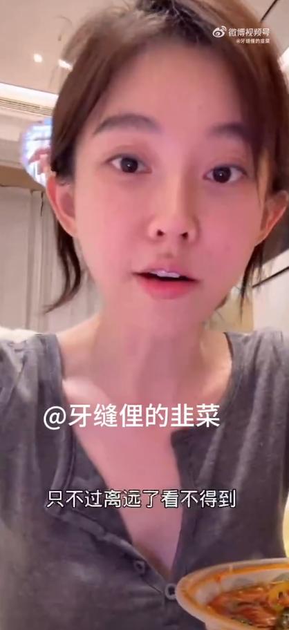 馮提莫素顏。(圖／翻攝自微博）