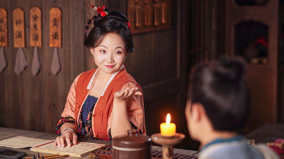 李嘉琦飾演客棧女掌櫃「艾四喜」。(圖/愛爾達電視提供)