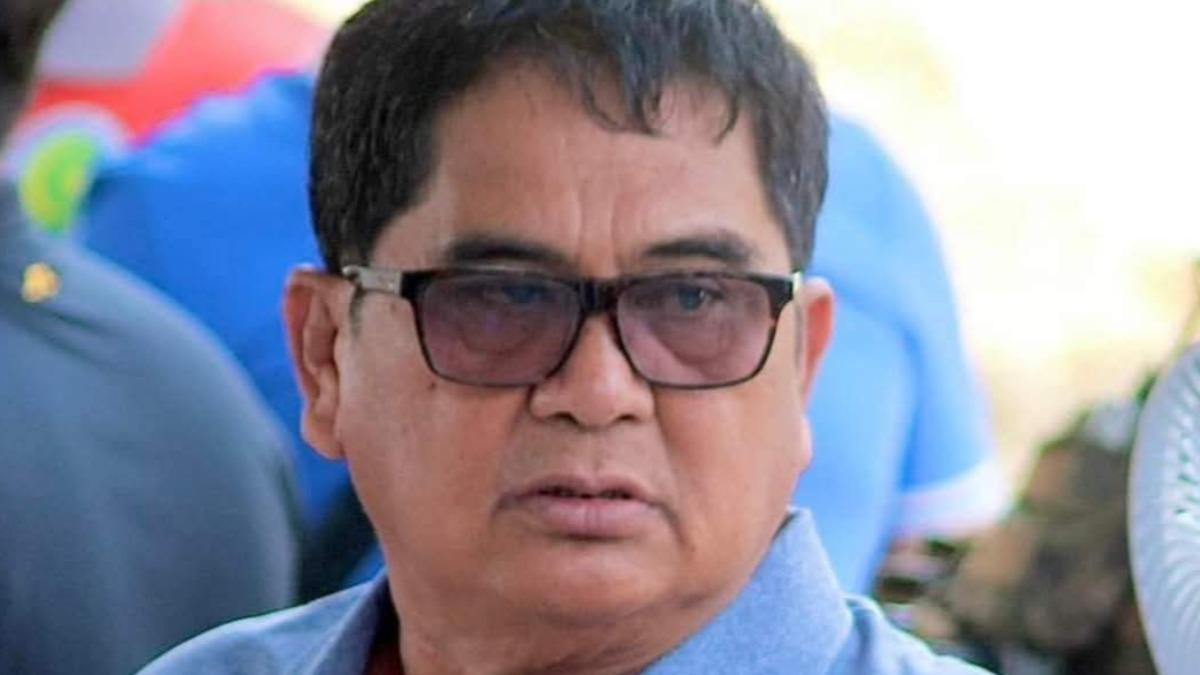 菲律賓南部市長阿克馬4度逃過暗殺，週一歹徒持RPG火箭伏擊座車，他未受傷。（圖／翻攝臉書 Shariff Aguak Municipality）