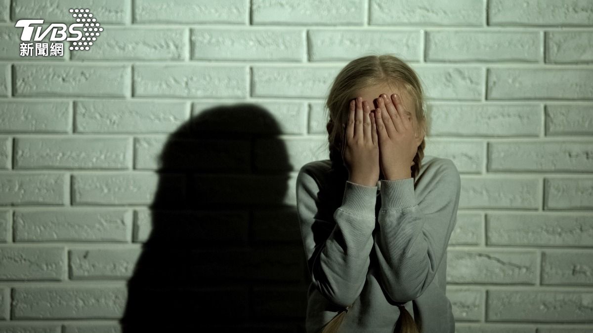 施壓男子性侵自己10歲女兒 美變態警遭逮恐被關25年