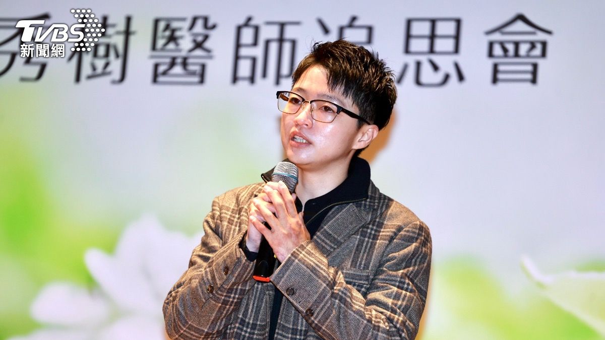 夏小姐分享過去莊秀樹醫師協助治療點滴。(圖/華子琛攝)