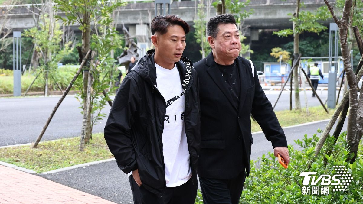 小刀、孫德榮到場致意。(圖/張哲鳴攝)