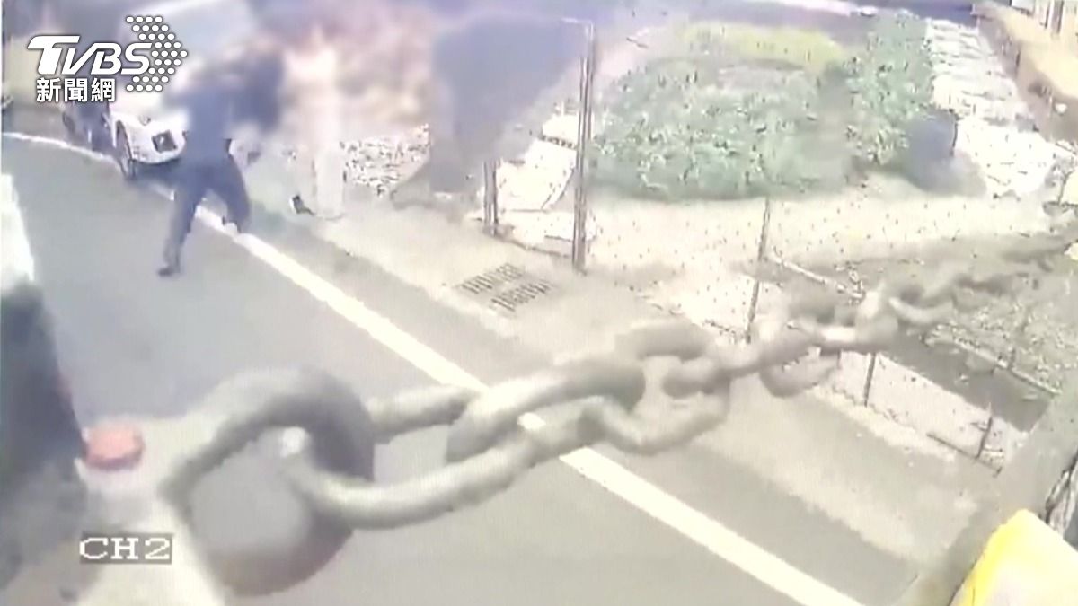 鄰居疑酒醉出拳揮!男遭打妻被甩巴掌 隔天還要開庭再衝突 。(圖/TVBS)