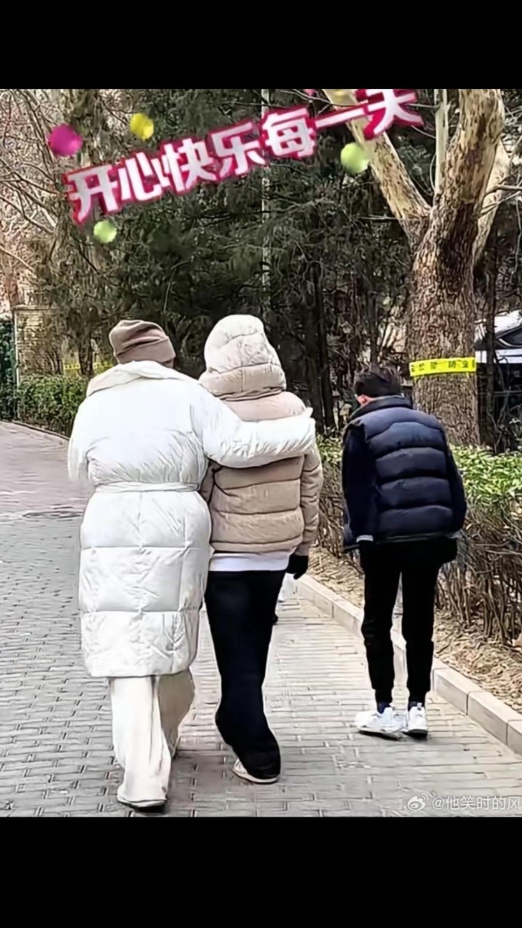 張蘭曬天倫樂照。(圖/翻攝自微博)