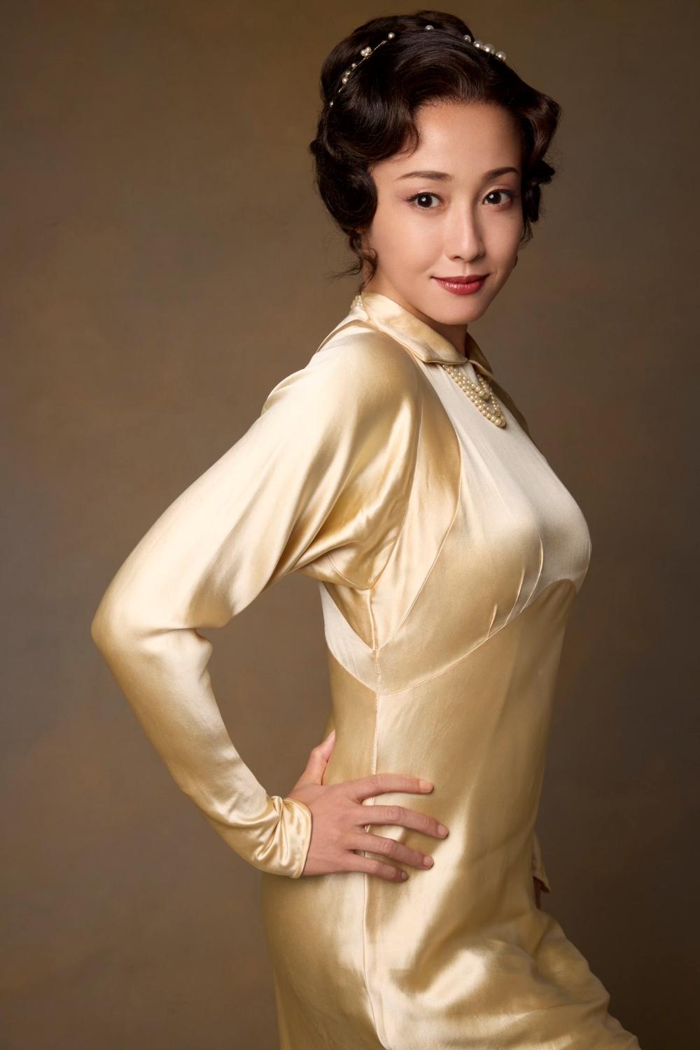 澤尻英龍華目前主演舞台劇《比馬龍》,傳出殺青後就要結婚。(圖/翻攝自pygmalion2026推特)