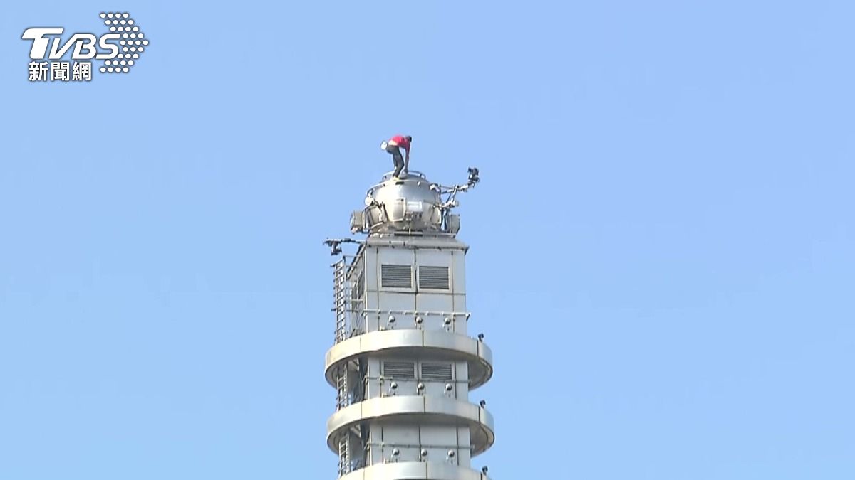 攀岩才能畢業!彰化國中設「5層樓高岩壁」 學生挑戰極限才能領證書。(圖/TVBS)