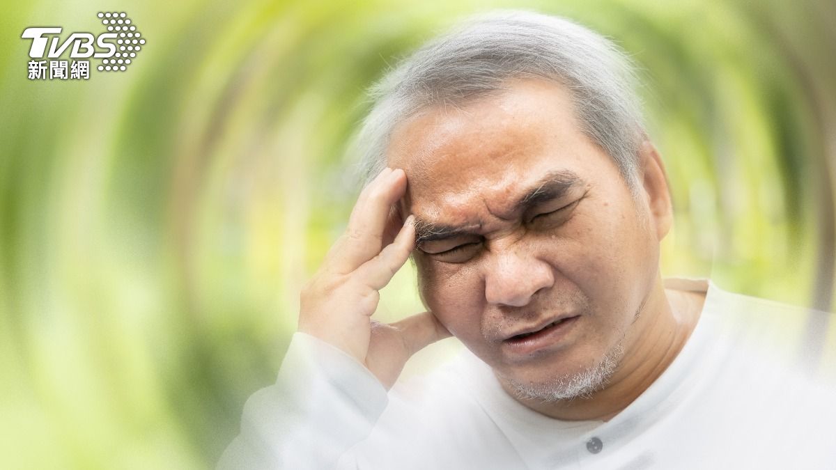 長輩「頭暈胸悶」險猝死！心跳每分僅32下　醫：吃香蕉心跳恐變慢