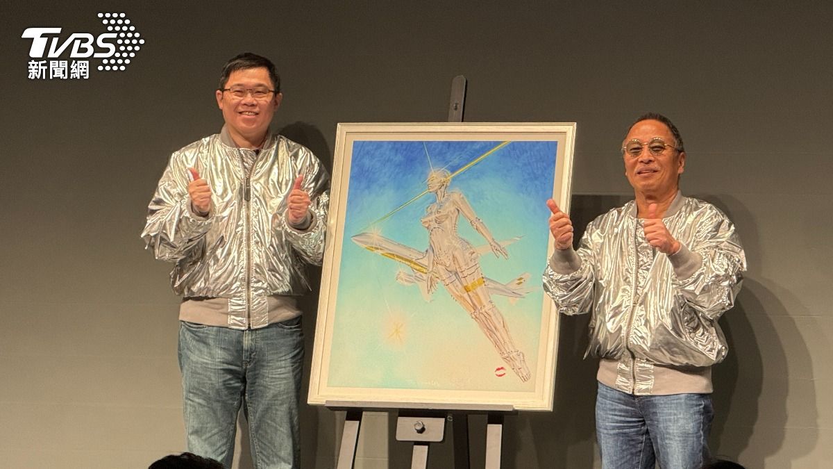 國籍航空公司跨界合作日本當代藝術家「空山基」，兩架A350-1000金銀配色塗裝很亮眼。（圖／TVBS）