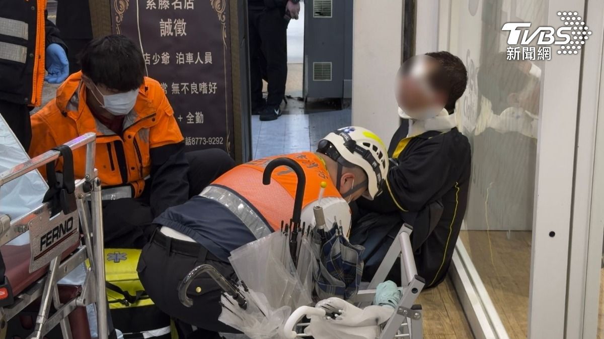 陳姓計程車司機因已有乘客預約叫車,拒絕載送現場的戴姓兄弟遭毆打,造成陳姓運將頭部及頸部多處挫傷。(圖/郭穎攝)