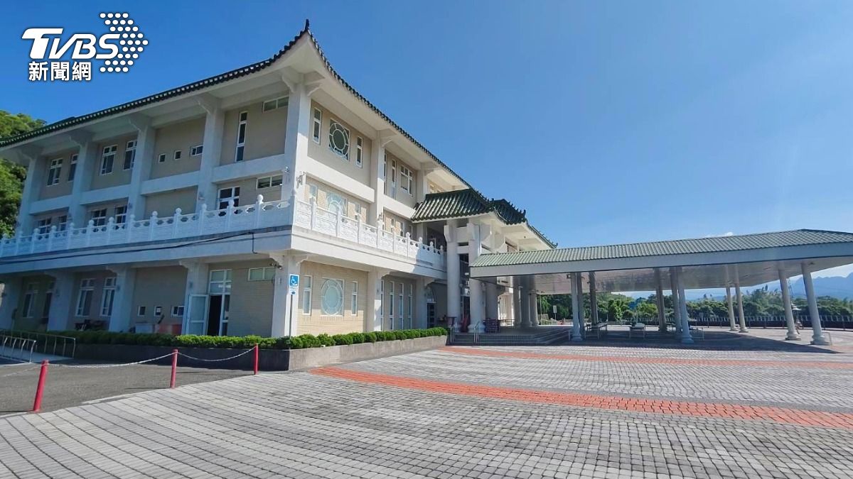 嘉老山示範公墓2樓納骨櫃位。(圖/TVBS)