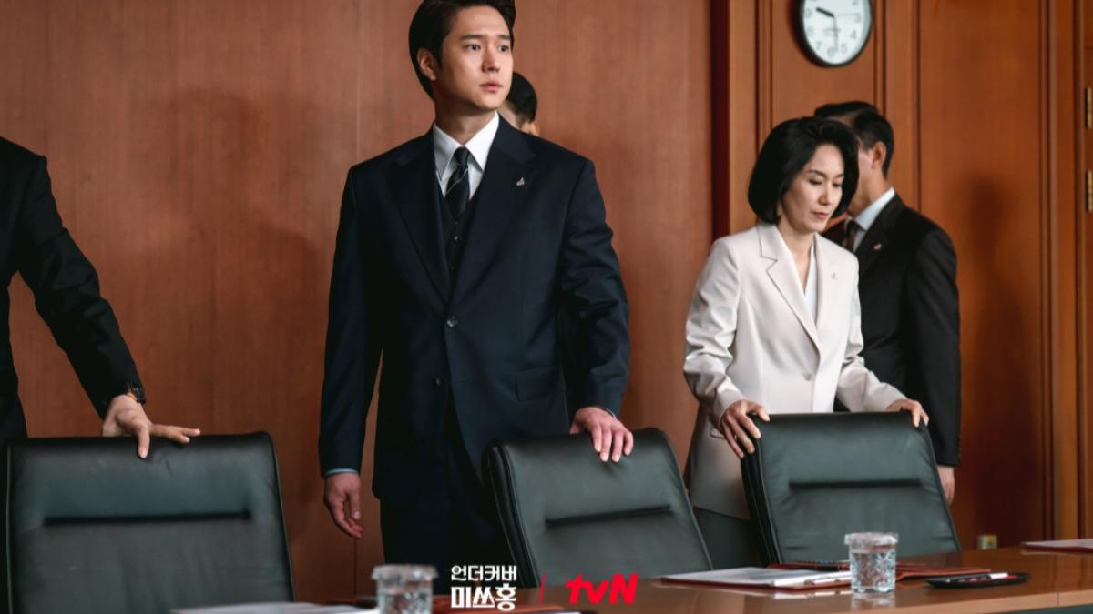 高庚杓在《臥底洪小姐》飾演高階經營者申仃優。（圖／tvN）