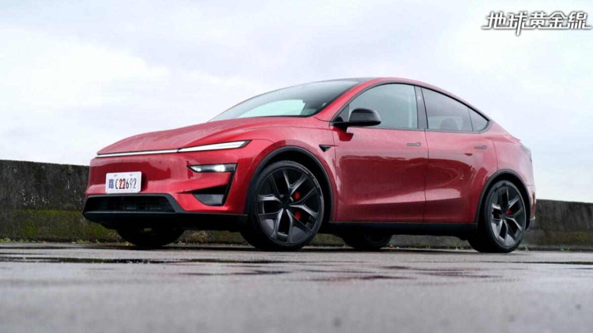 試駕/不只快!Model Y Performance懸吊大優化 告別彈跳硬傷