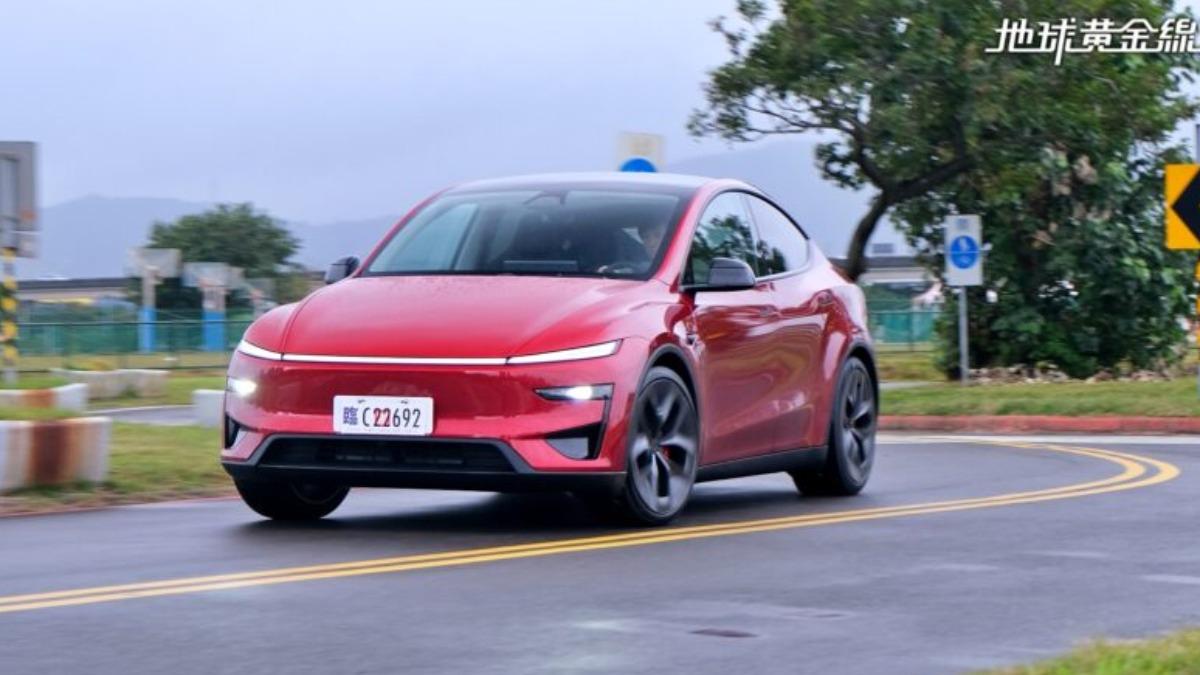 Model Y Performance在彎道中的表現跟改款前相比更加游刃有餘。（圖／地球黃金線）
