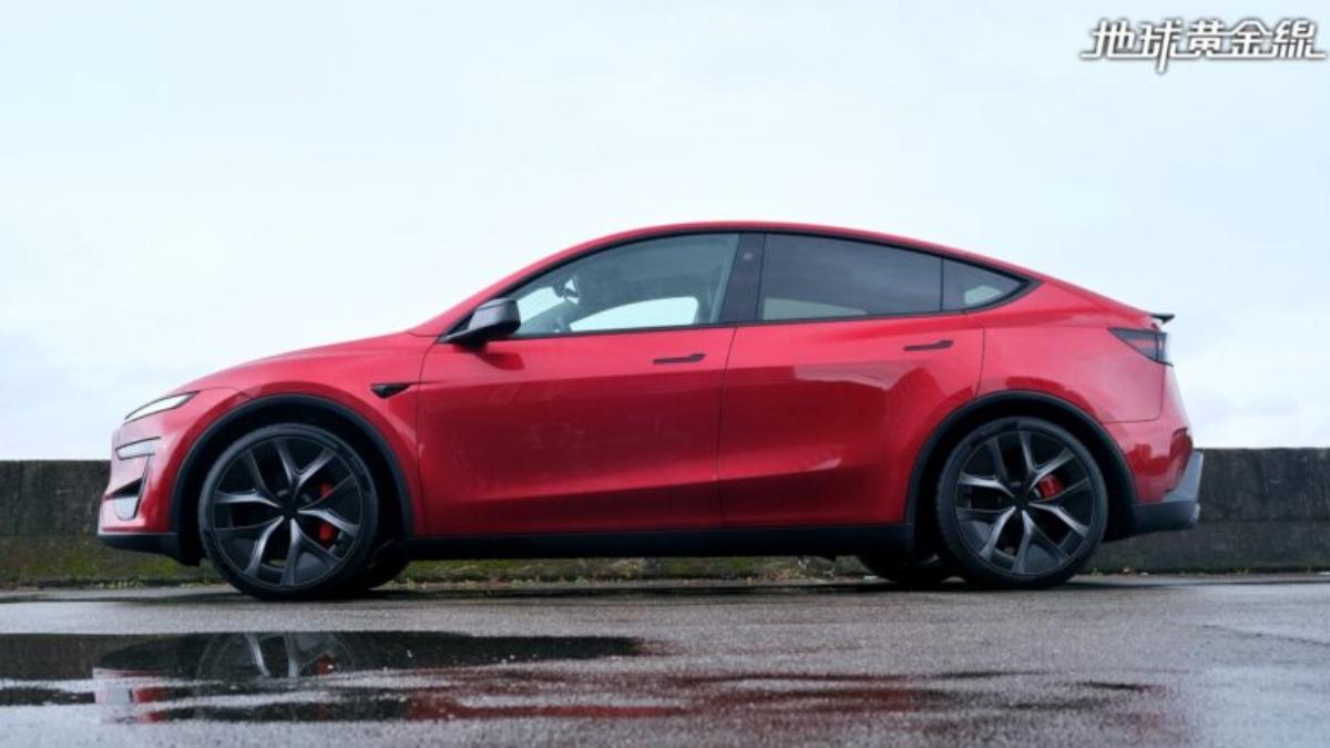 Performance車型的車長稍微拉長，車高降低13mm。（圖／地球黃金線）