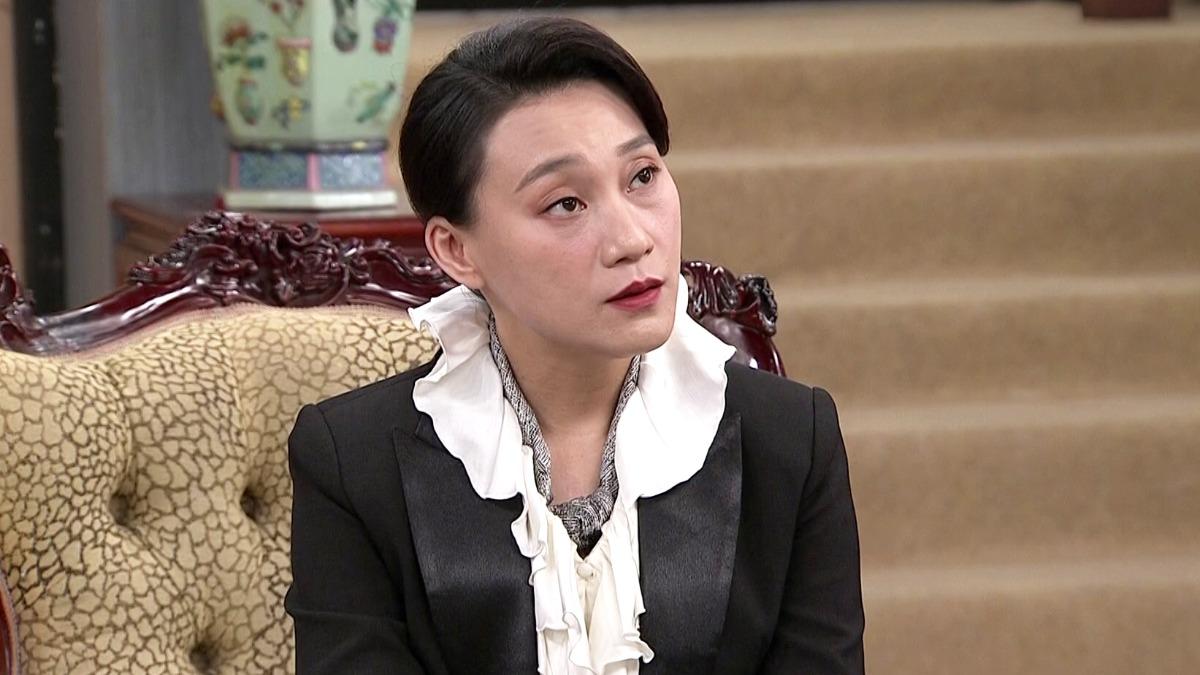 何佩芸劇中意外捲入西裝抄襲疑雲。(圖/台視提供)