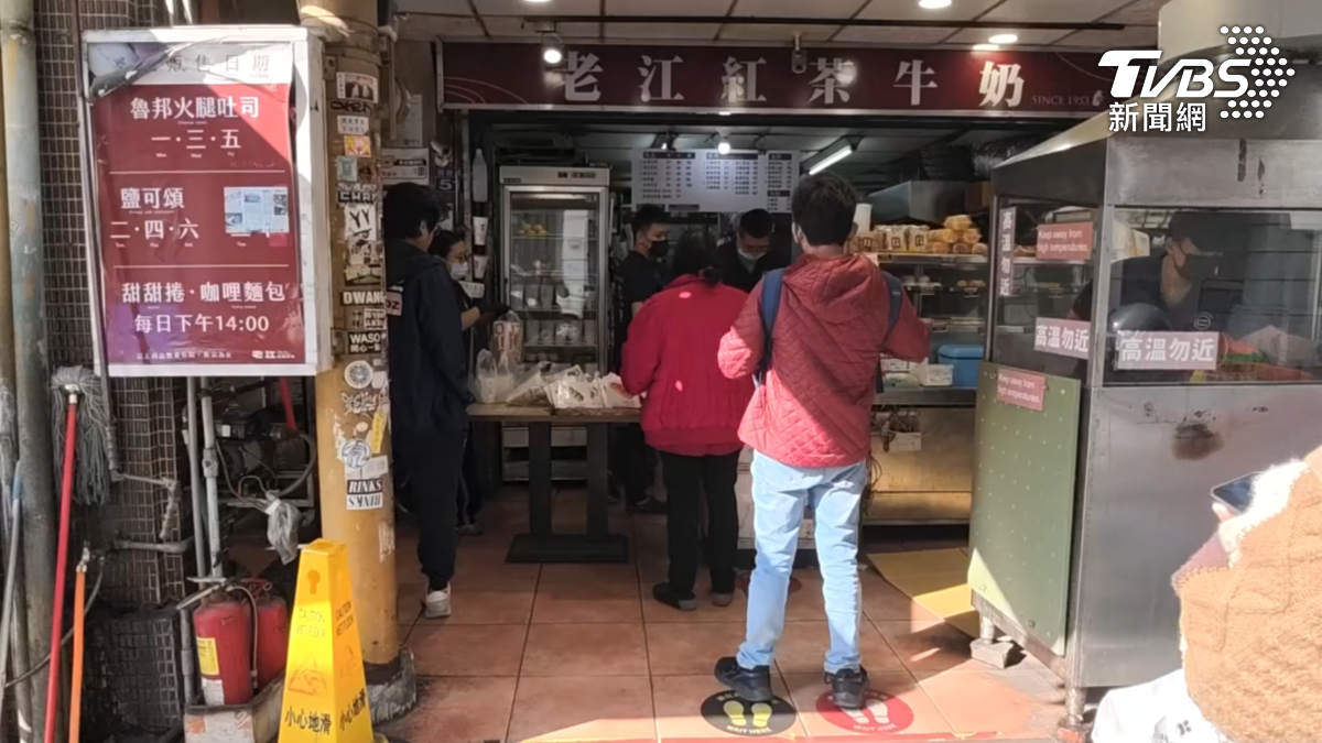 所有店長的年終前三名分別是141萬、102萬、73萬，業者說，就是看單店的業績狀況和店長的表現（圖／TVBS）