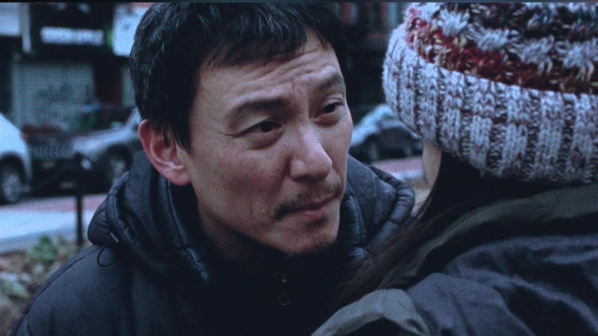 張震在《幸福之路》中演活當外送員努力生活,試圖照顧好家庭的父親盧家成。(圖/甲上提供)