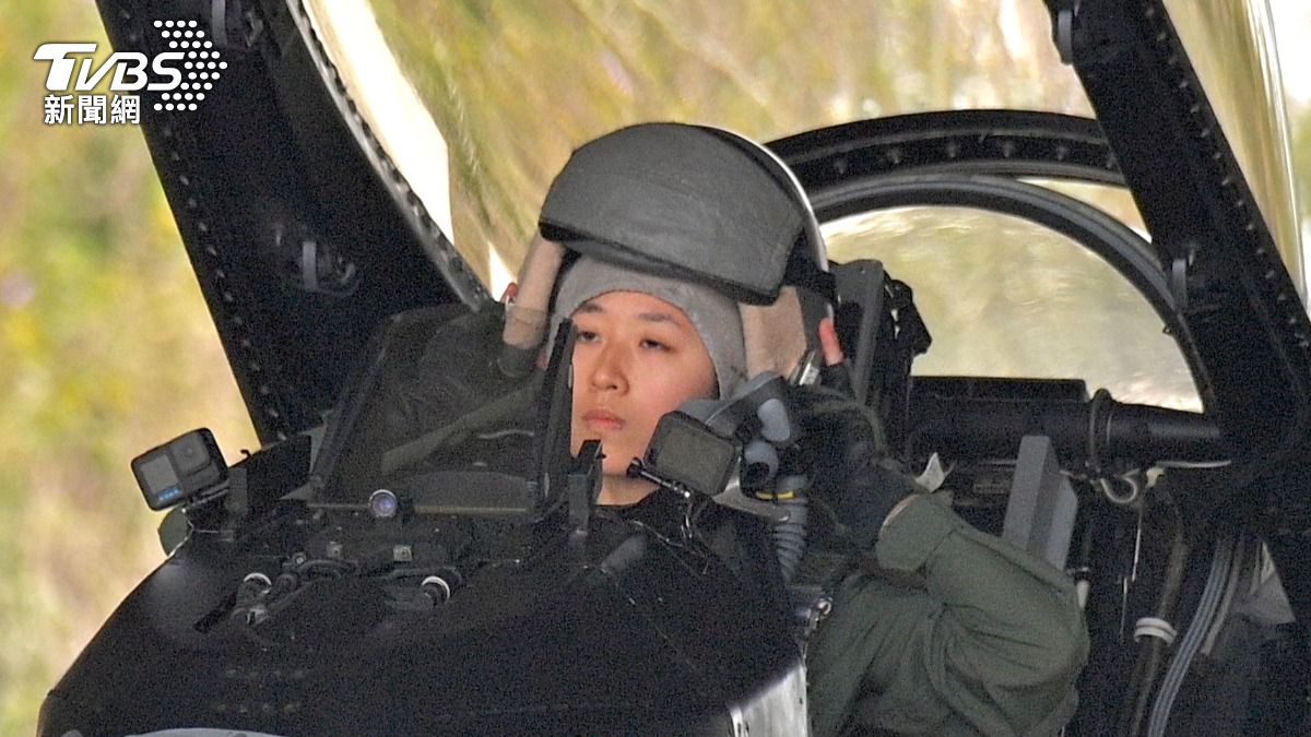 空軍F-16飛官陳怡慈28日執行戰鬥空中巡邏（CAP）任務。（圖／胡瑞麒攝）