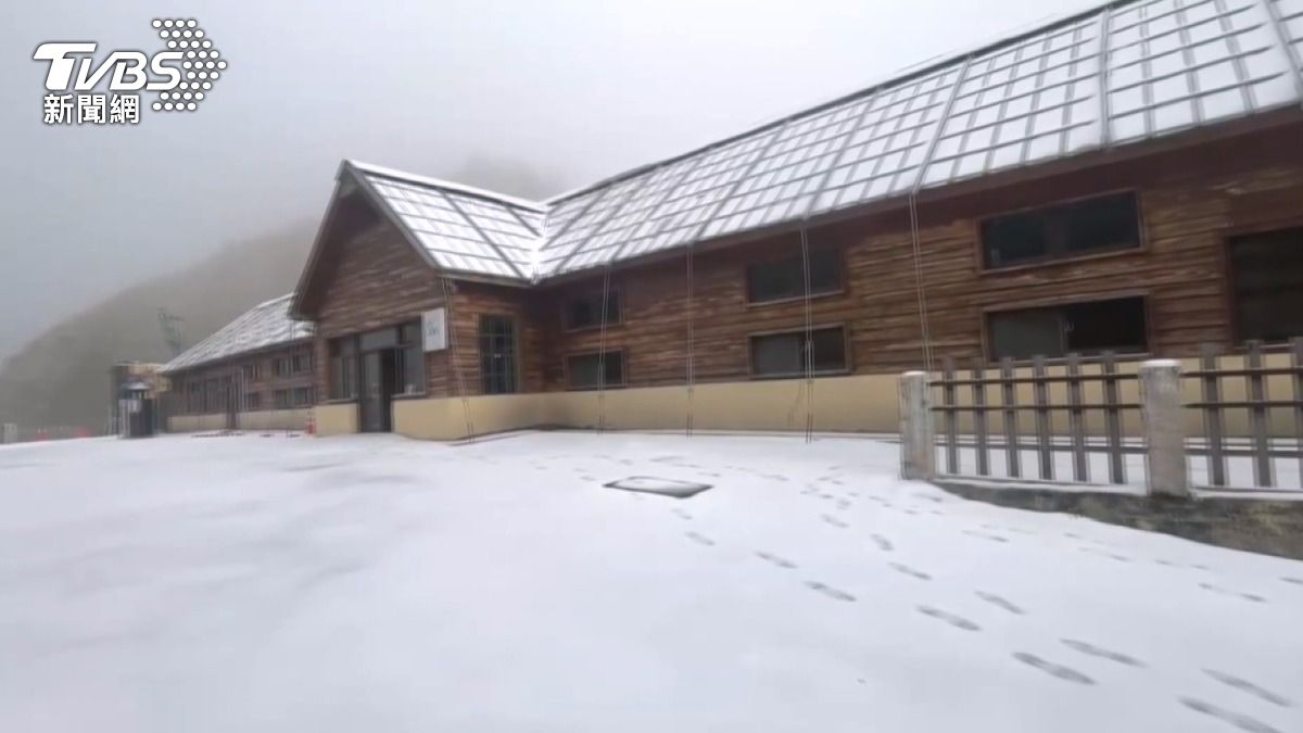 合歡山凌晨再飄雪!積雪1.5公分
