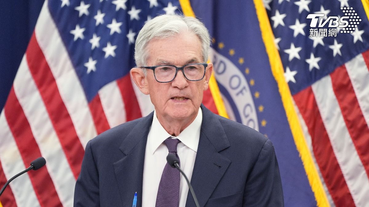 美國聯邦準備理事會（Fed）今天在2026年首場政策會議上，宣布利率按兵不動，頂住總統川普不斷要求降息的施壓。（圖／達志影像美聯社）
