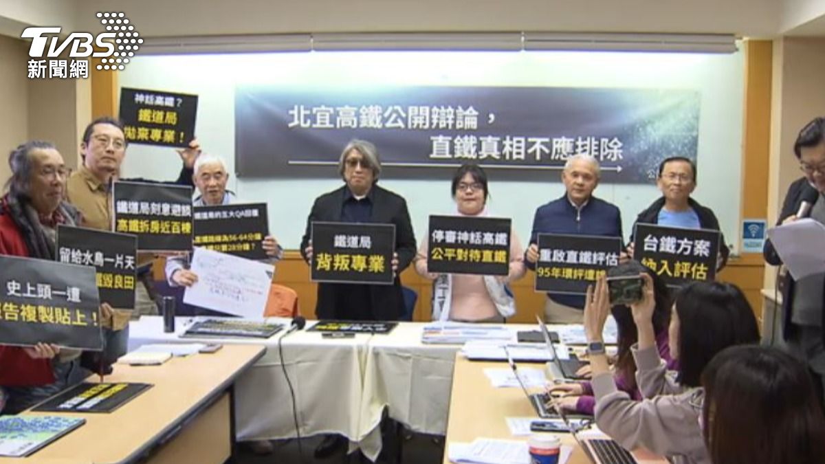 交通部前部長賀陳旦與公民團體。(圖/TVBS)