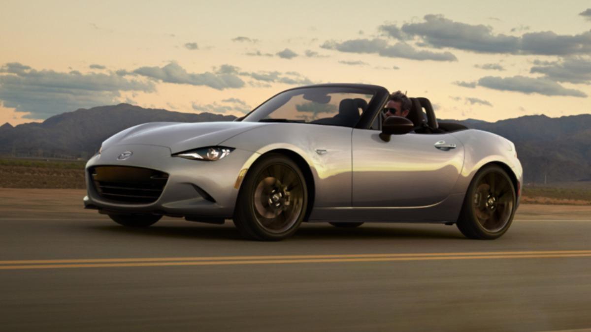 新年式MX-5 Miata在美分為4種車型版本,換算台幣95萬元起。(圖/Mazda提供)