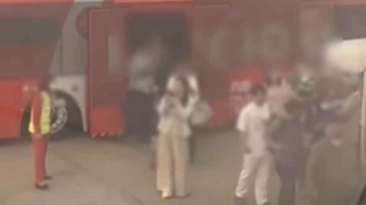 為了等待被遺漏的旅客,該航班最終延誤約36分鐘才起飛。(圖/翻攝KhaoSod)