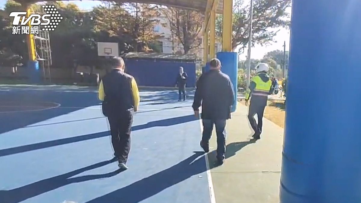 張姓兇嫌時常致電警方投訴太吵，其住處距離公園約100公尺。(圖／警方提供)