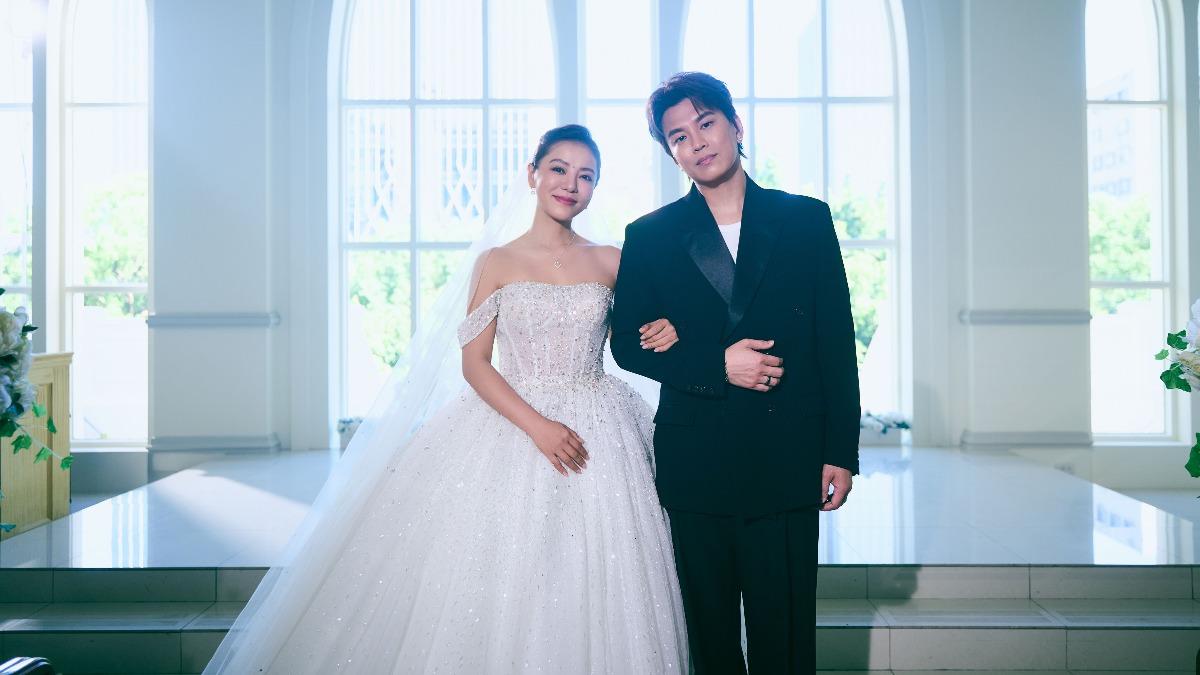 丁噹和蕭景鴻（阿弟）舉辦歌唱大賽。（圖／相信音樂提供）