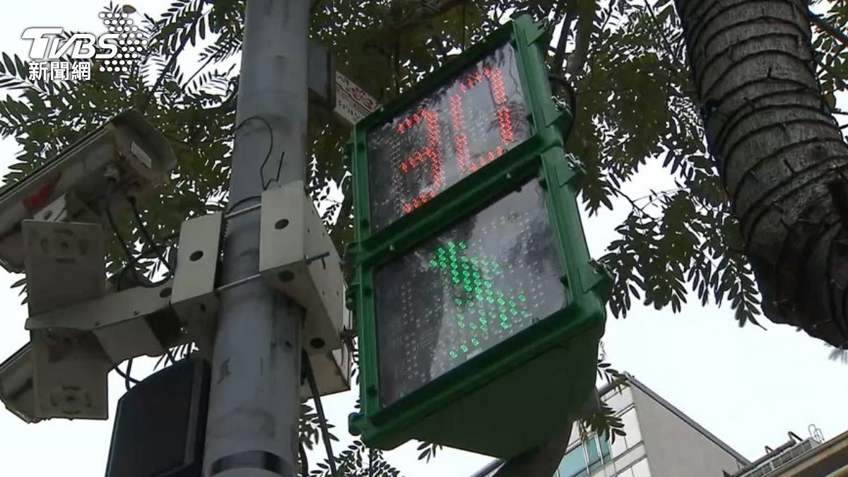 小綠人閃爍過馬路挨罰惹民怨!交通部預告修法 4/1起不再違規