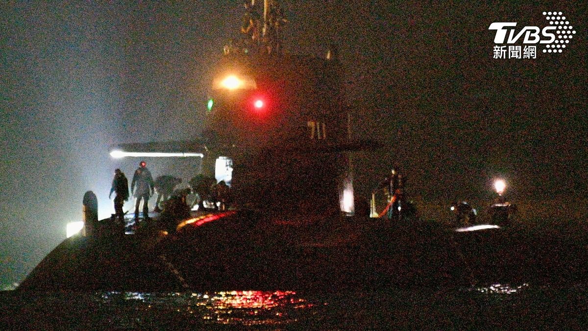 國造潛艦「海鯤號」29日完成首次深度50公尺淺水潛航測試。(圖/胡瑞麒攝)