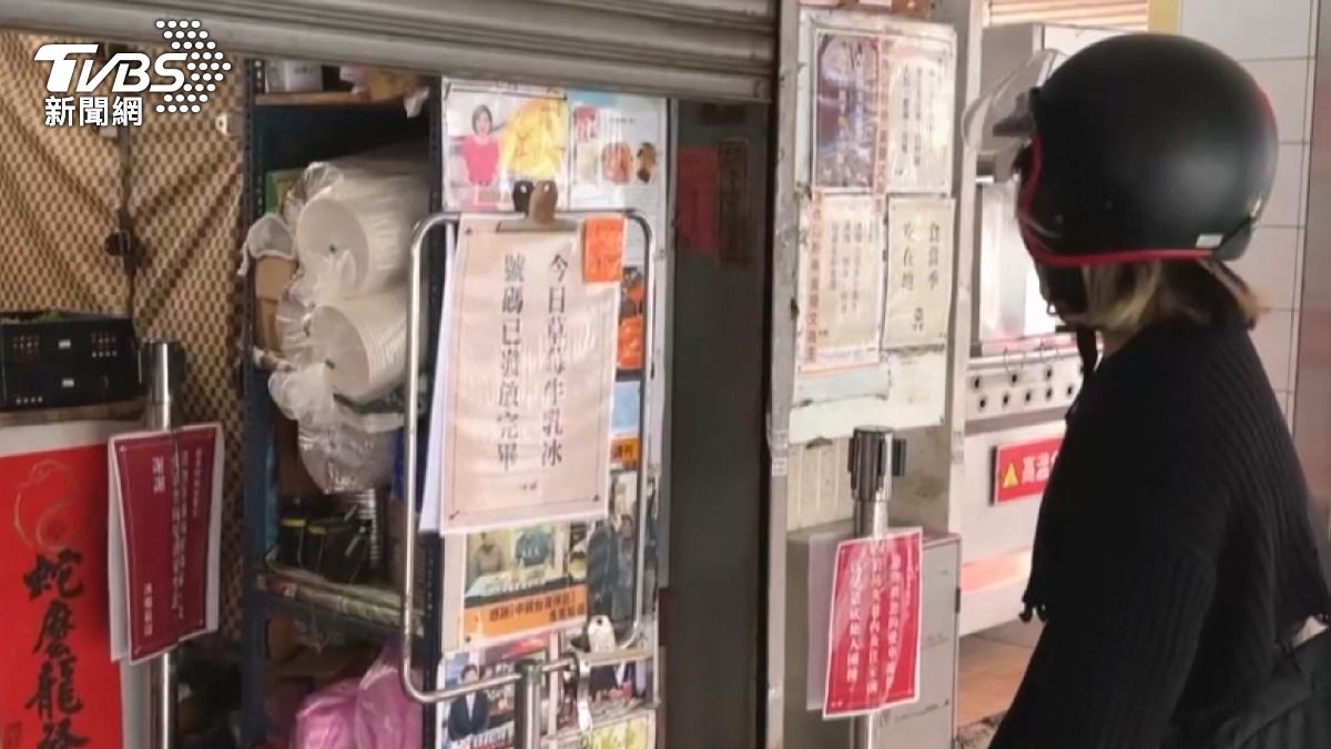 最強草莓冰一早8點多就完售，讓不少民眾相當錯愕失望。（圖／TVBS）