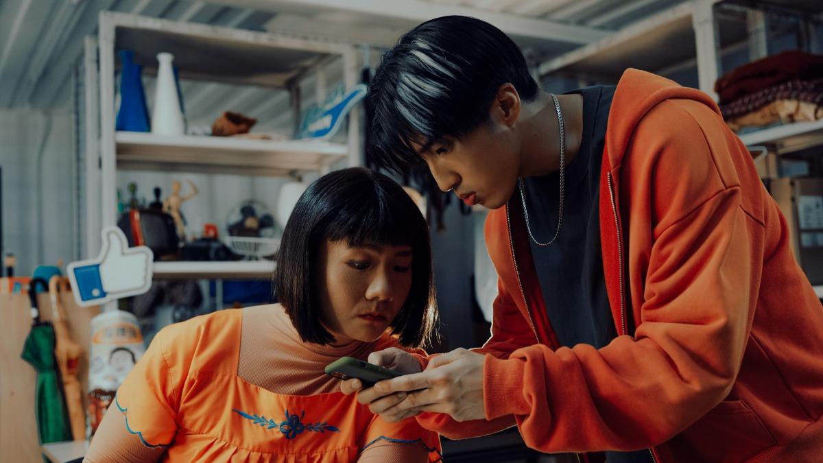 阿翰(左)大讚婁峻碩很帥。(圖/Netflix提供)