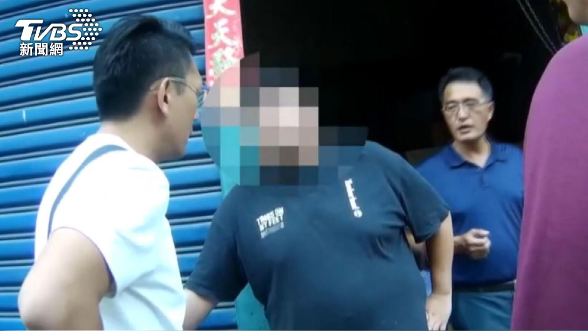 法國寄「精裝書」藏搖頭丸　男領包裹遭逮。(圖／TVBS)