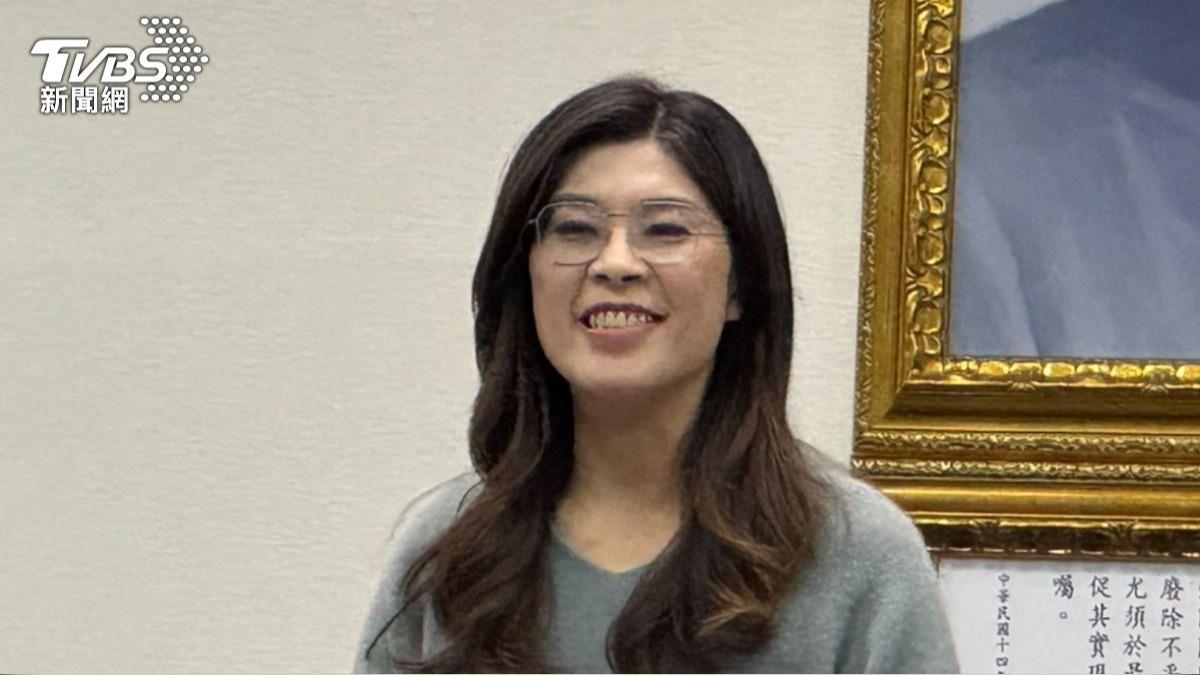 談想見習近平!鄭麗文受經濟學人專訪 親揭擋國防預算原因