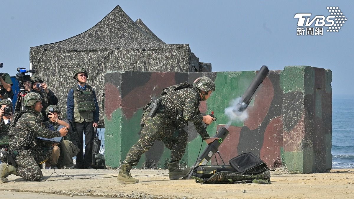 海軍陸戰隊發射國造「勁蜂一型」攻擊無人機。(圖/胡瑞麒攝)