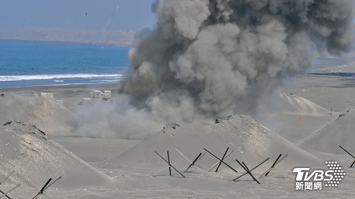 海軍進行岸上爆破。(圖/胡瑞麒攝)