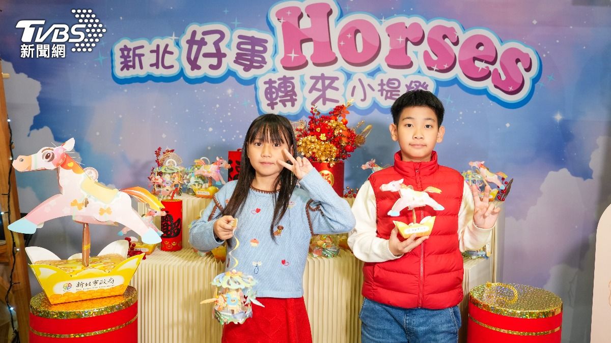 小提燈祝福市民朋友金馬舞錢。（圖／TVBS）