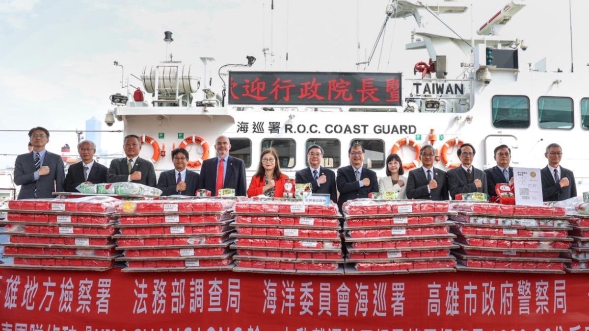 卓榮泰南下出席「緝獲金昌隆貨輪走私毒品聯合記者會」。（圖／行政院提供）