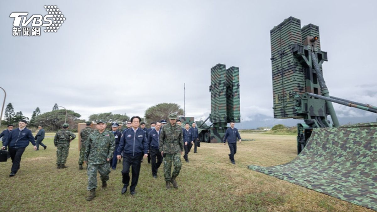 賴清德總統今(30)日上午前往花蓮勗勉「空軍792旅第613營2連」、「海軍海鋒7中隊」及「陸軍花東防衛指揮部」。(圖/總統府提供)