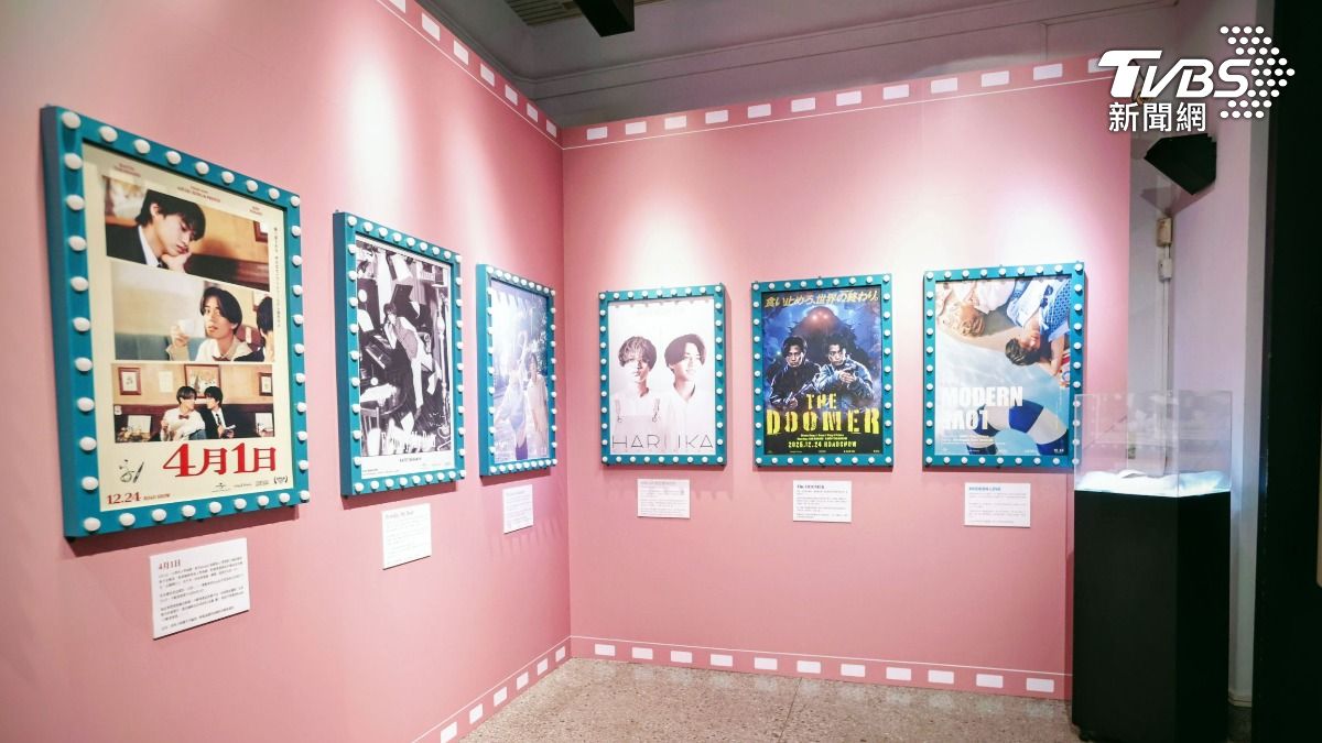 展示空間內帶來的King & Prince這次專輯拍攝的電影海報。(圖/張哲鳴攝)