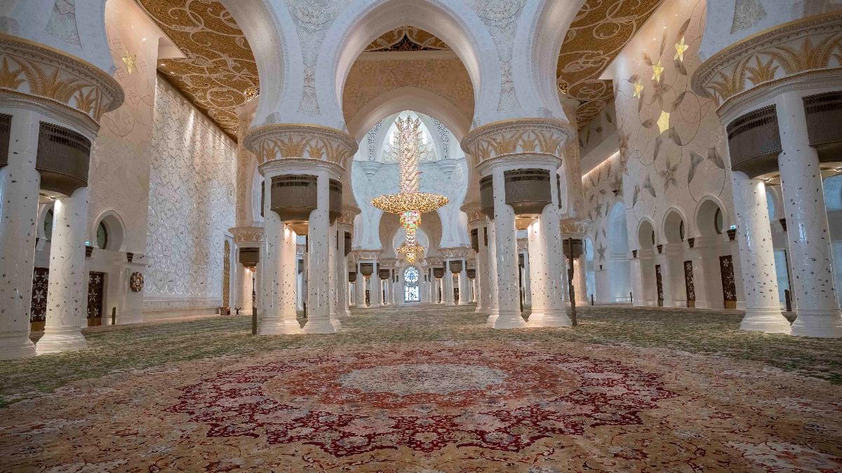 被譽為「世界最豪華」的清真寺,總耗資超過5億美金。(圖/翻攝自Sheikh Zayed Grand Mosque官網)
