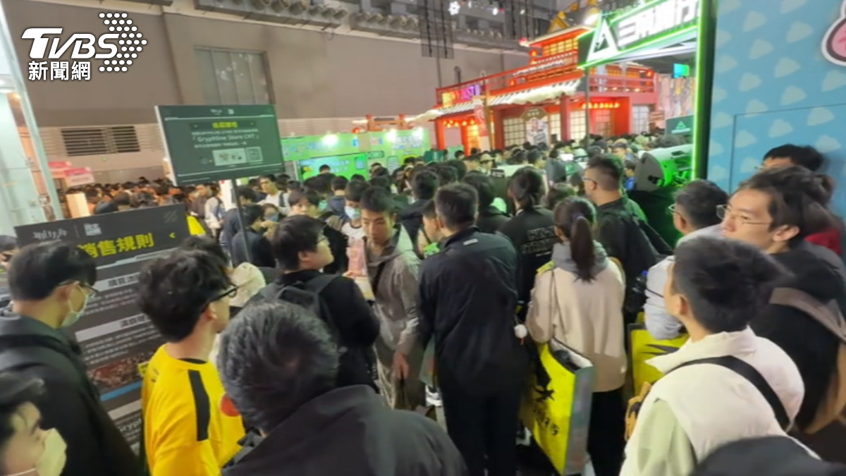 電玩展排隊人潮。(圖/TVBS)