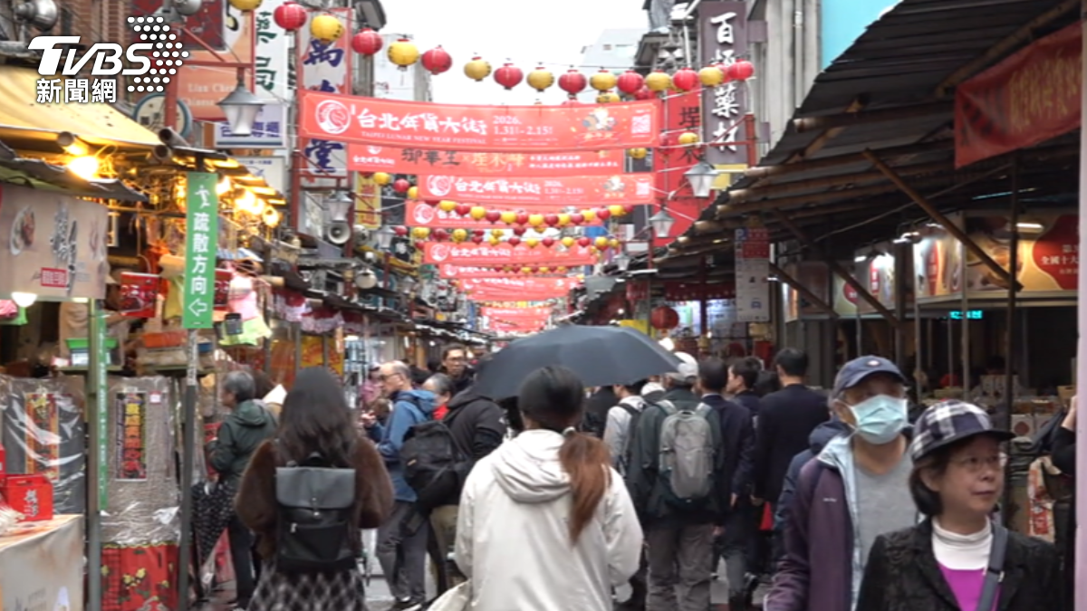 農曆春節將近，迪化街的年貨大街開跑！（圖／TVBS）