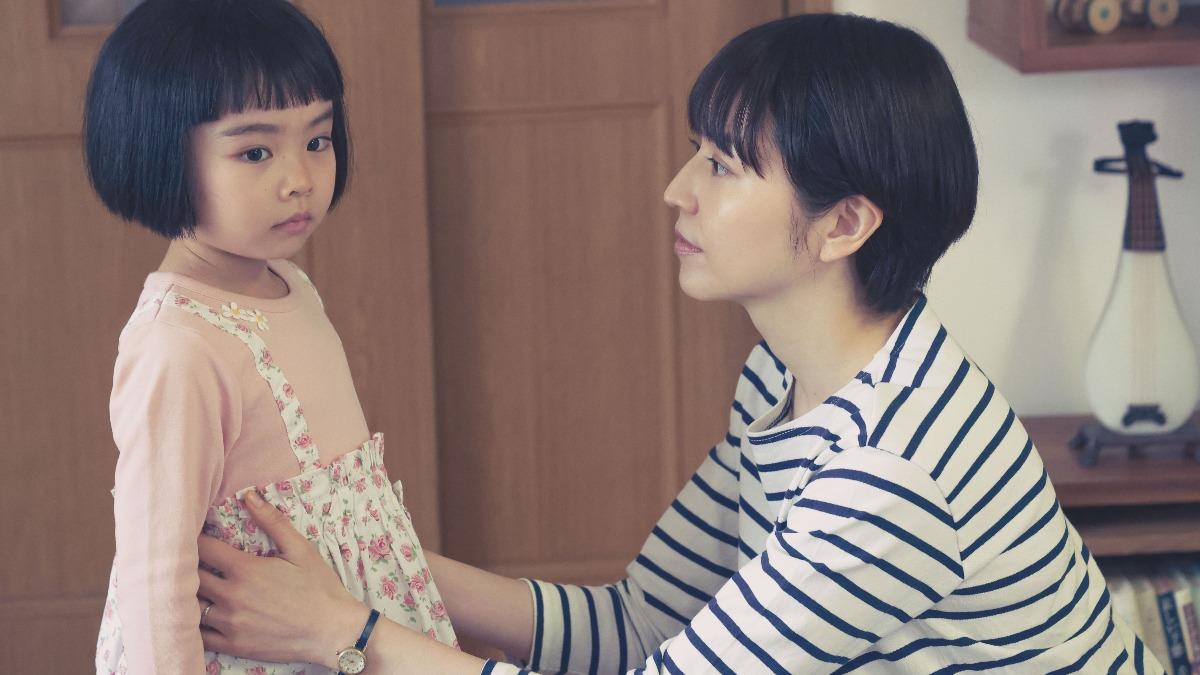 長澤雅美飾演的主婦「佳惠」因痛失愛女而陷入巨大悲痛,心理狀態逐漸失衡。(圖/華映提供)