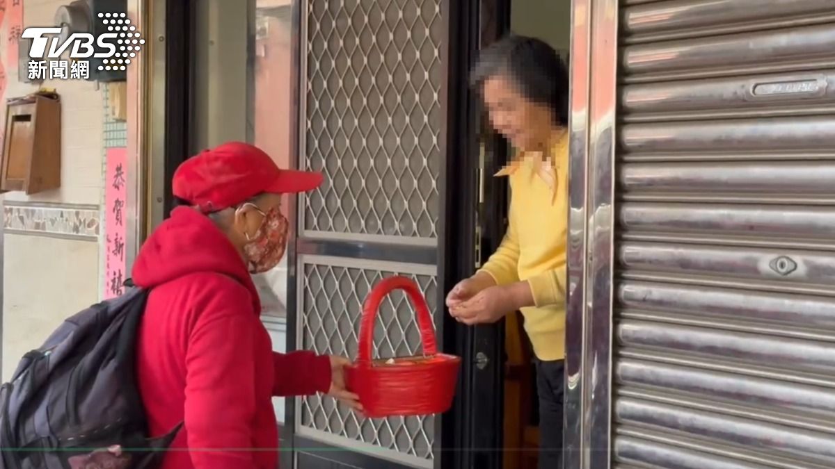 南瑤宮整修完成出現募款大隊,廟方緊急澄清與廟方無關(圖/TVBS)