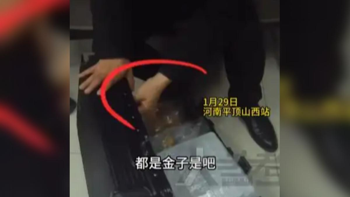 行李箱過X光「螢幕全黑」!安檢員秒報警 開箱驚見1835萬黃金