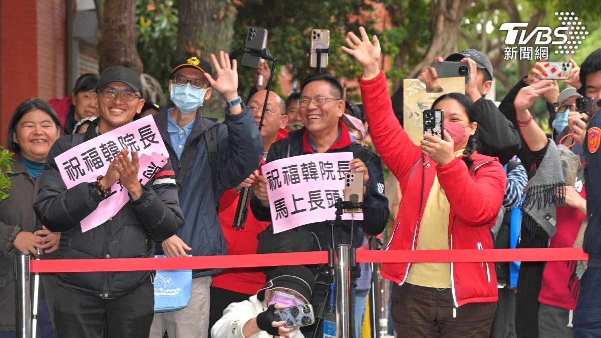 韓粉祝福韓國瑜「馬上長頭髮」。(圖/胡瑞麒攝)