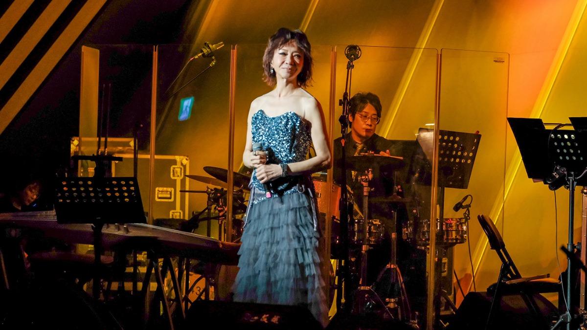 62歲玉女還清上億負債!受音樂教父號召露面了 林俊逸也在場