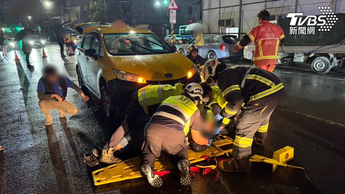 汐止男深夜「搖搖晃晃」醉倒路中 運將煞車不及直接撞